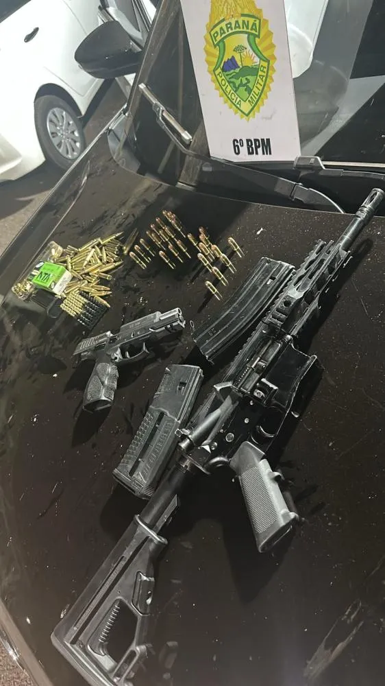PM descobriu fuzil escondido após abordagem de veículo suspeito em Matelândia Foto: Divulgação PMPR