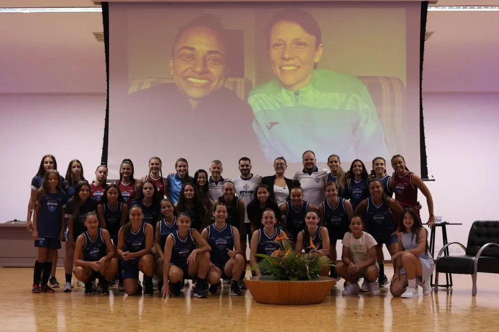 Stein Além das Quadras: Camila Costa e Julia Melz participam do primeiro encontro do projeto