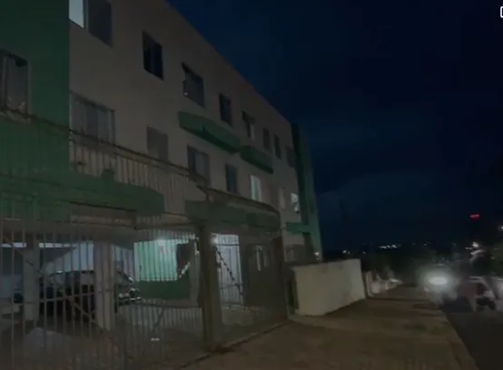 Criança de 4 anos é vista no terraço de prédio no Cancelli