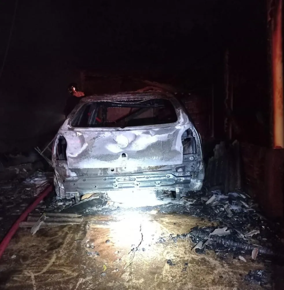 Homem toca fogo na casa da ex por não aceitar fim do relacionamento