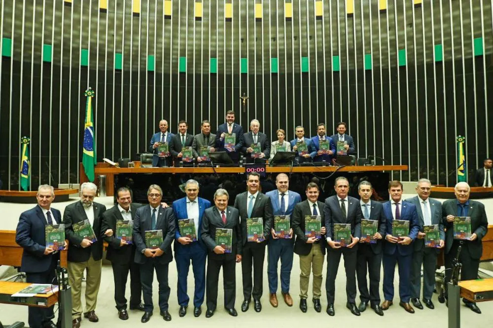 Presidente do Sistema FAEP participa, em Brasília, da entrega das demandas do agro em 2026