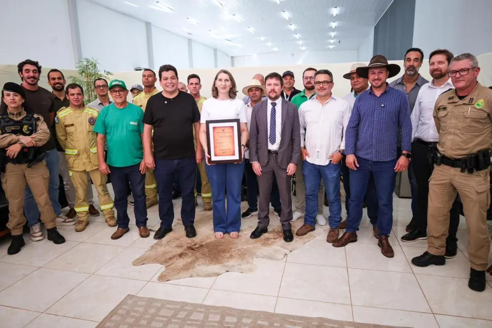 Gugu Bueno entrega utilidade pública ao Conseg de Laranjeiras do Sul e anuncia novo prédio para a PM