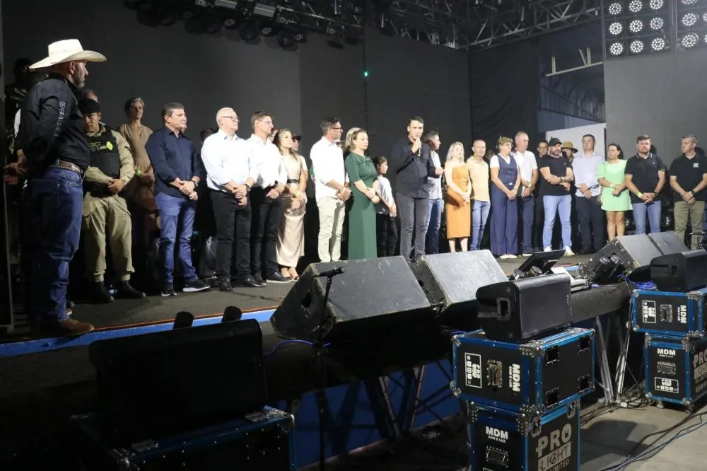 Festa de aniversário de Pato Bragado é aberta com show de Fiduma & Jeca