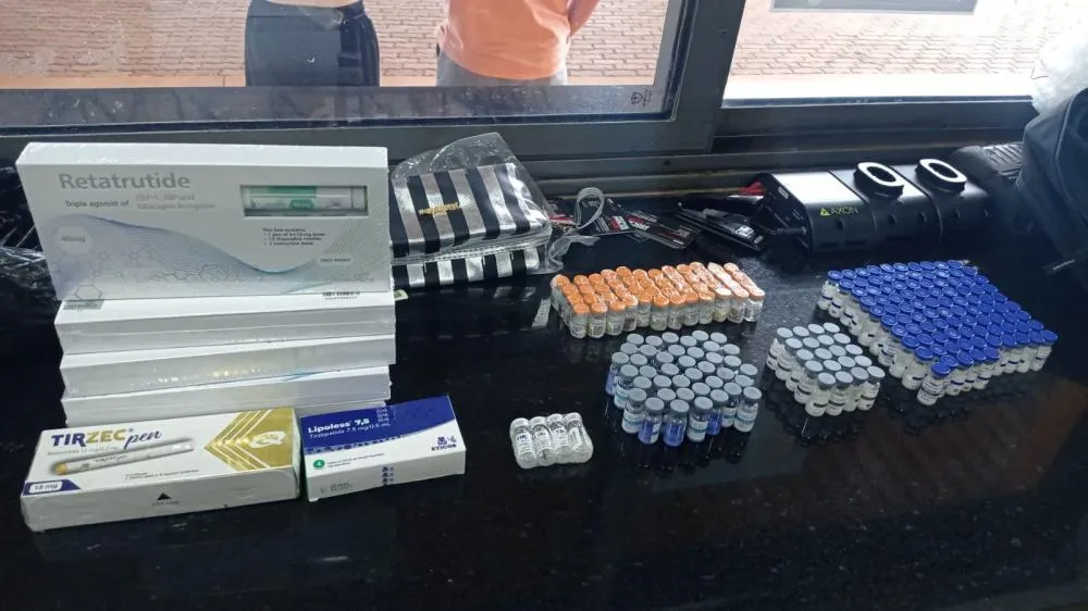 PRF apreende mais de 200 ampolas de medicamentos para emagrecimento durante abordagem em Cascavel