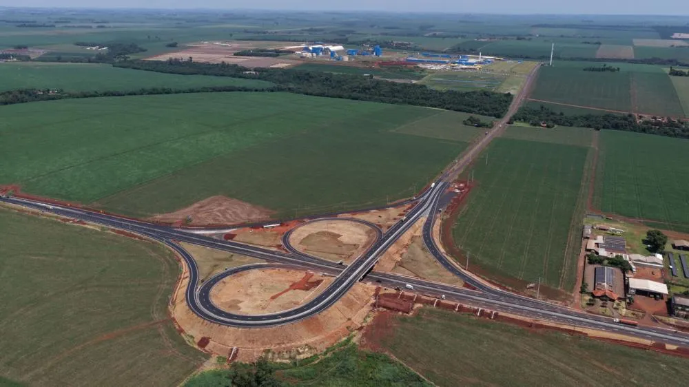 O contorno viário possui 15,2 quilômetros de extensão, incluindo rodovias, trevos e viaduto. 