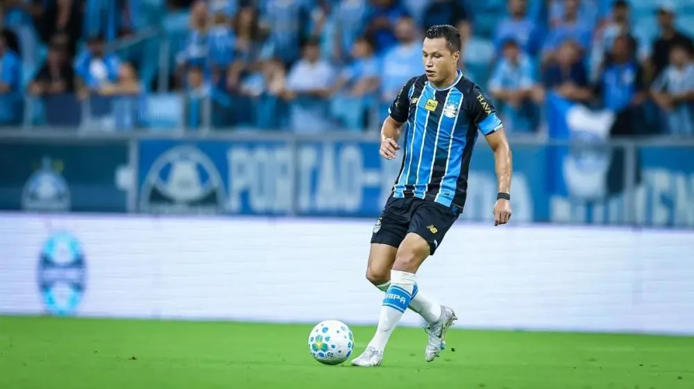 Após lesão chocante, Grêmio atualiza quadro de Marlon e estipula prazo