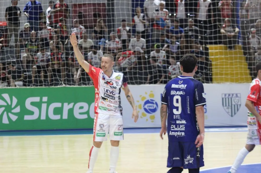 Itaipulândia recebe o Cascavel em confronto direto entre vencedores da estreia na Serie Ouro