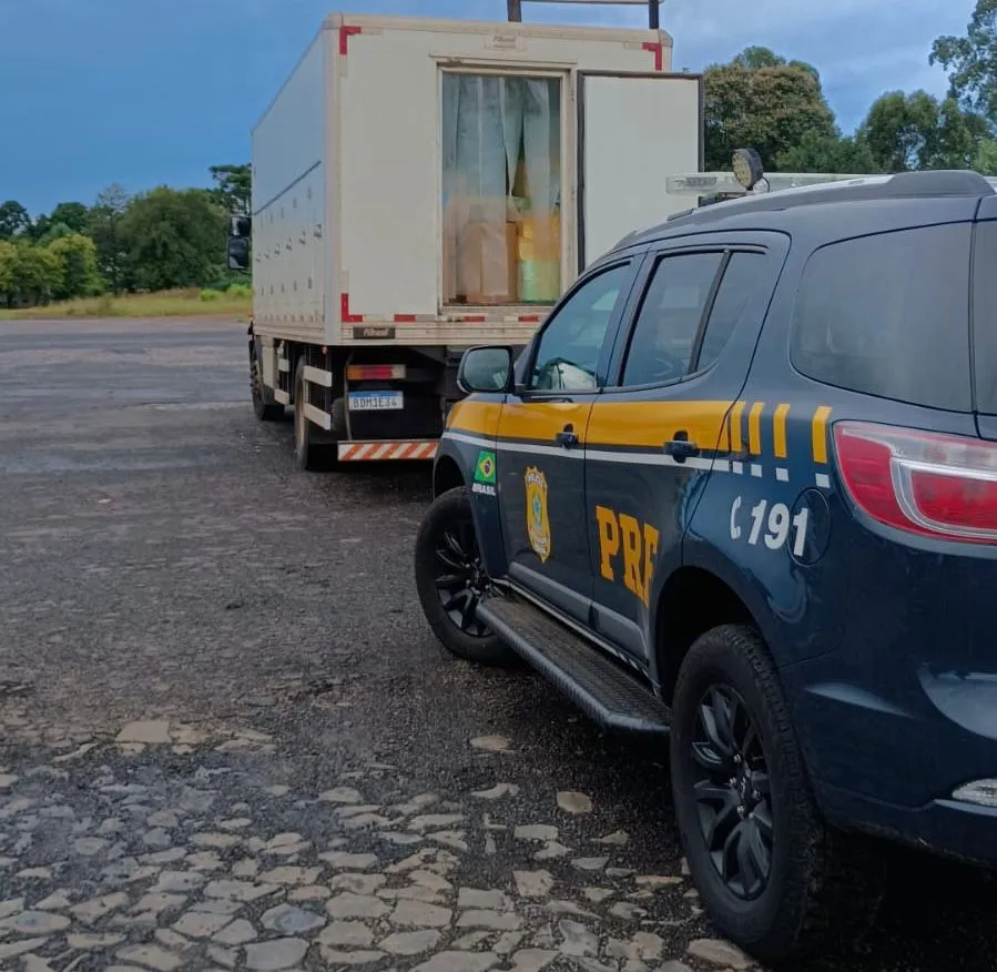 PRF apreende cerca de 10 mil celulares em meio à carga de sorvete na BR-277