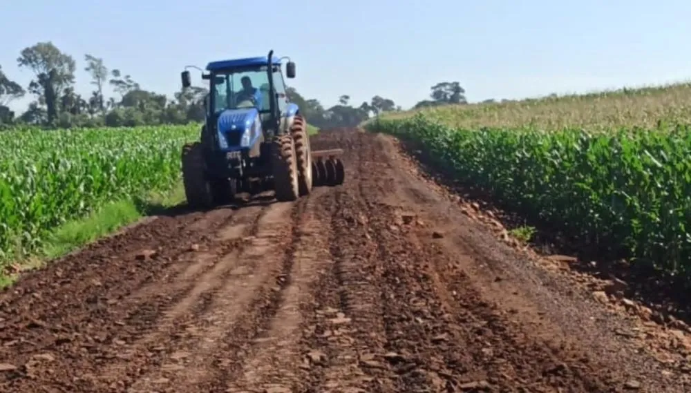 Prefeitura realiza recuperação emergencial de estrada na Linha Guaramirim
