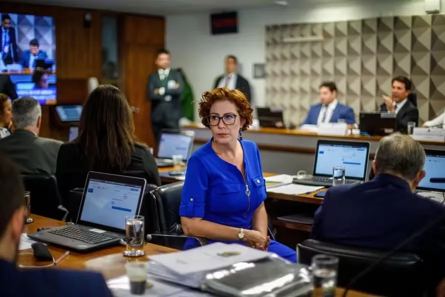 Ex-deputada Carla Zambelli permanece presa na Itália enquanto processo de extradição segue em análise