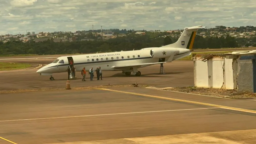 Ministros chegam a Cascavel e seguem para Rio Bonito do Iguaçu após tornado