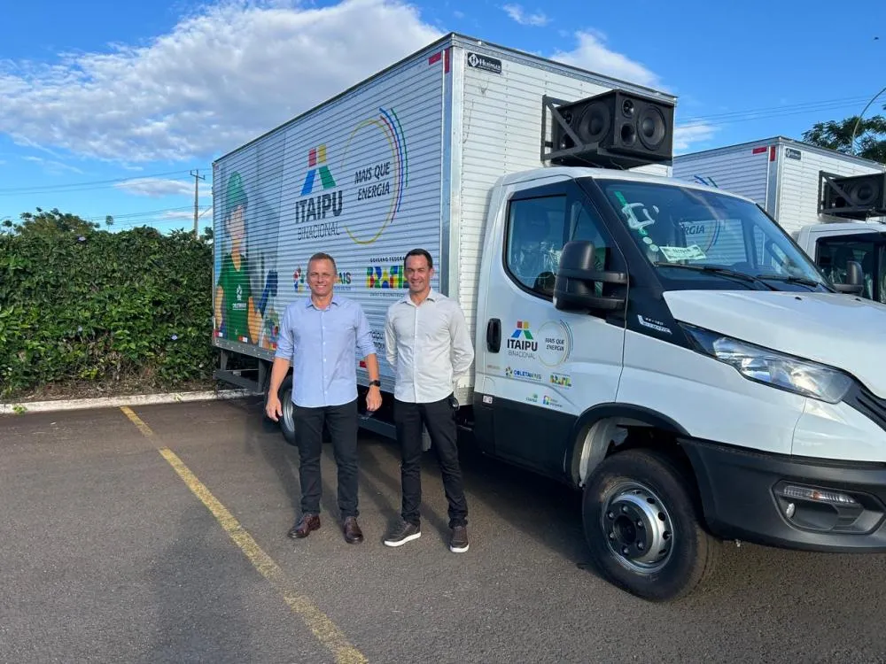 Marechal Cândido Rondon recebe novo caminhão para fortalecer coleta seletiva