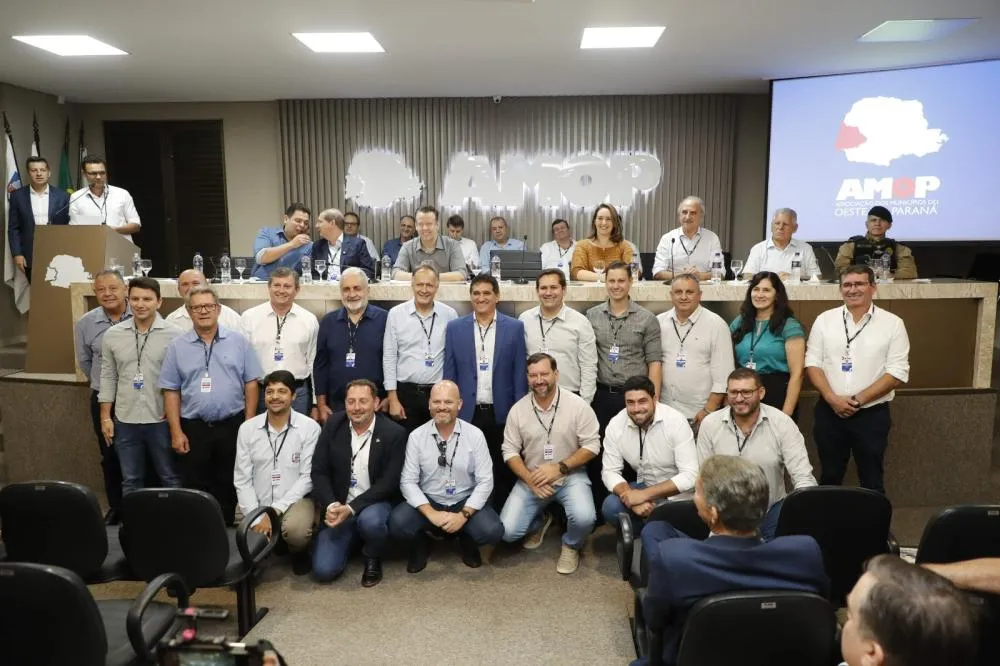 Prefeitos do Oeste do Paraná elegem nova diretoria da Amop em chapa de consenso
