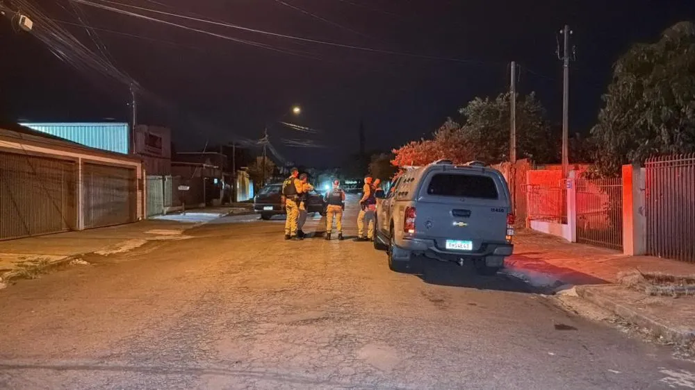 Homem é esfaqueado após manter adolescente em cárcere privado no Jardim Quebec