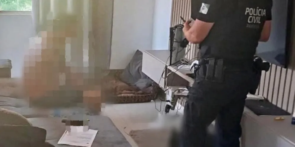 Durante a ação foram apreendidos aparelhos celulares, documentos e cartões bancáriosFoto: Divulgação 