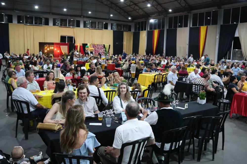 34º Jantar Típico Alemão reúne público e celebra tradição em Nova Santa Rosa