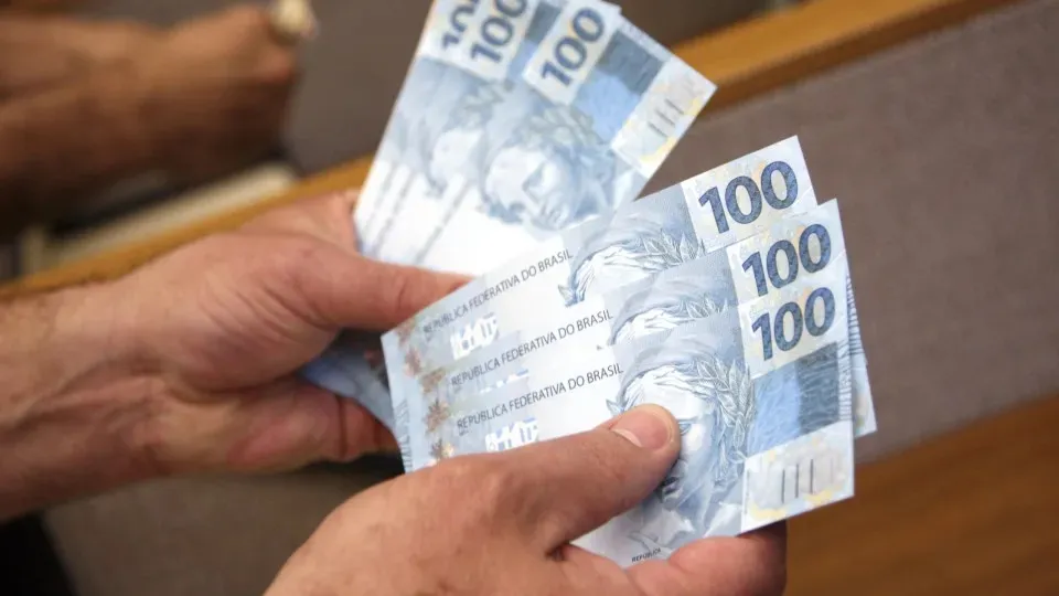 Quem fizer o pedido até hoje recebe em abril; após o prazo, pagamento só será liberado no fim de maio Foto: © Getty Images