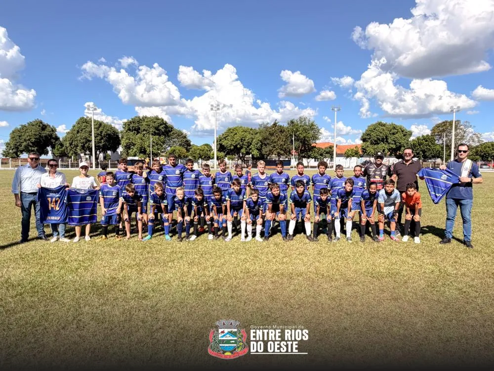 Uniformes garantem incentivo ao esporte para jovens de Entre Rios do Oeste