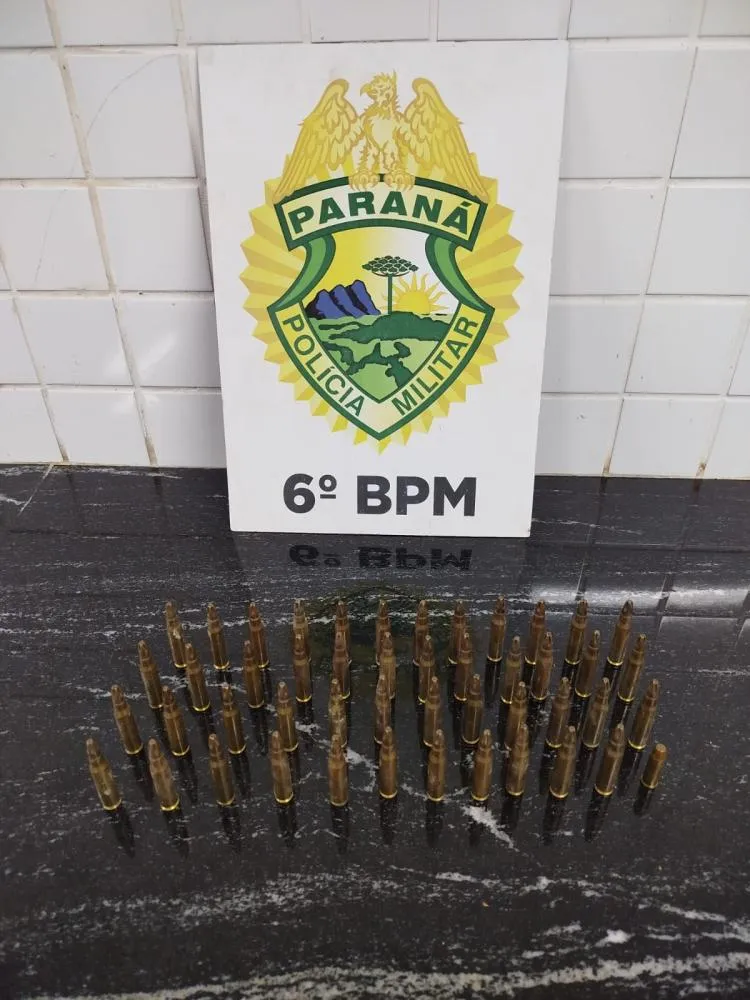 PM Cascavel registra disparo acidental com arma, apreensão de drogas e prisão por injúria racial 