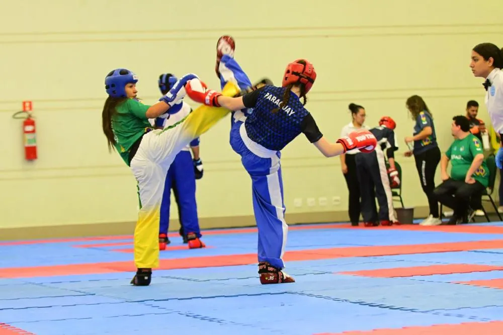 Jovem atleta de Cascavel conquista título internacional na Panamerican Cup de Kickboxing