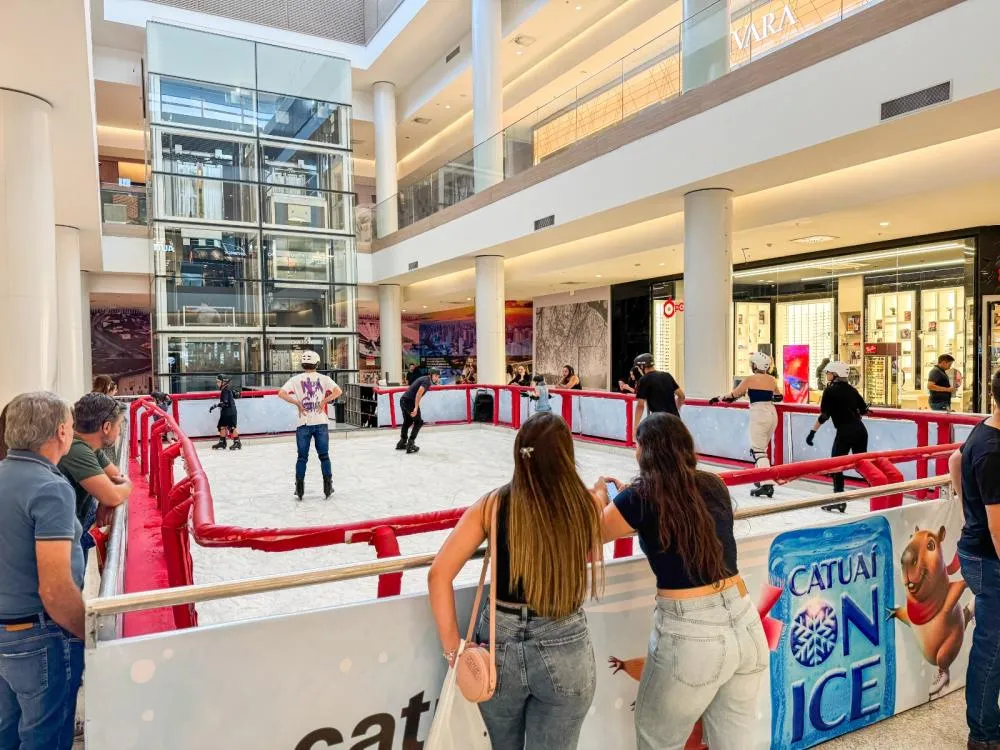 Catuaí Shopping Cascavel inaugura pista de patinação no gelo