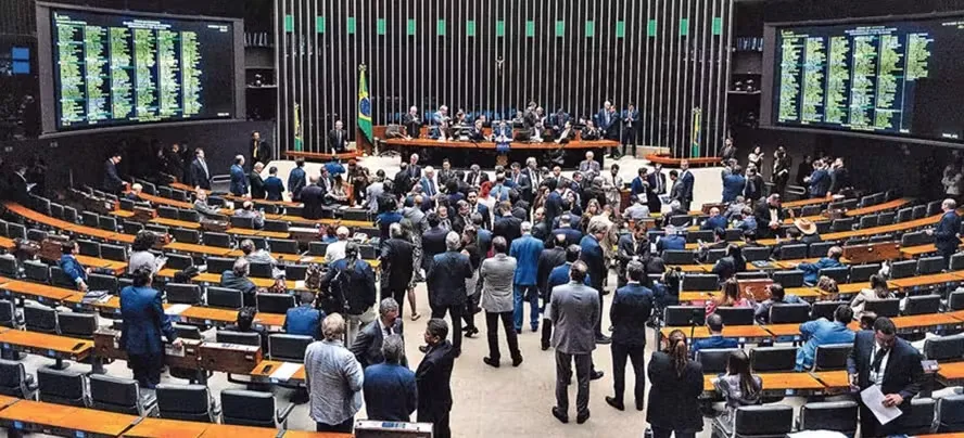 Plenário da Câmara dos Deputados durante sessão legislativa em Brasília