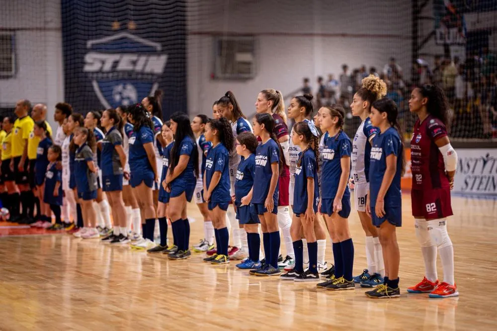 Stein Cascavel Futsal abre temporada com goleada de 7 a 0 pela Liga Feminina 
