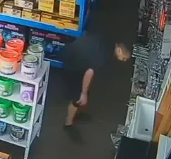 Câmera mostra homem rompendo tornozeleira uma semana antes de ser preso pela GM