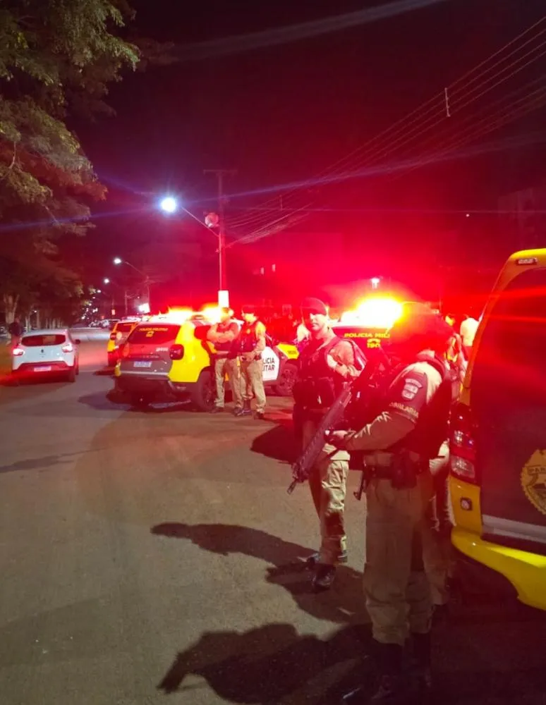 Aglomeração em avenida mobiliza PM e termina com dispersão em Cascavel