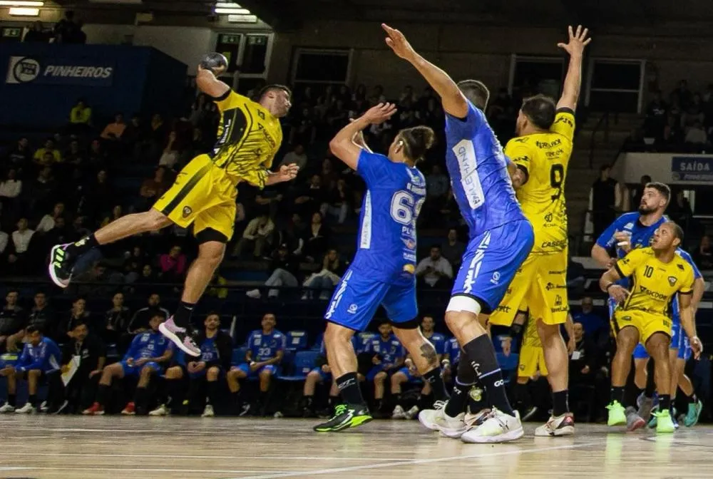 Cascavel defende liderança no Paranaense de Handebol Masculino em casa