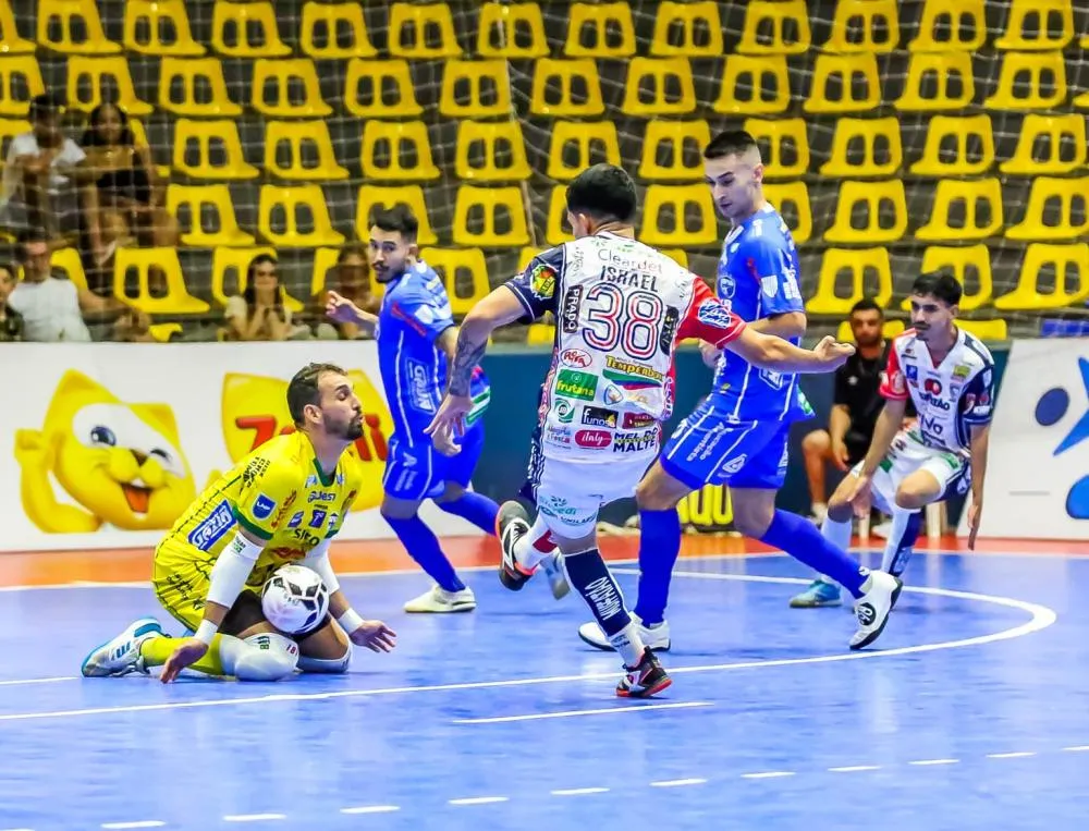 Cascavel Futsal encara líder Chopinzinho no Ginásio da Neva