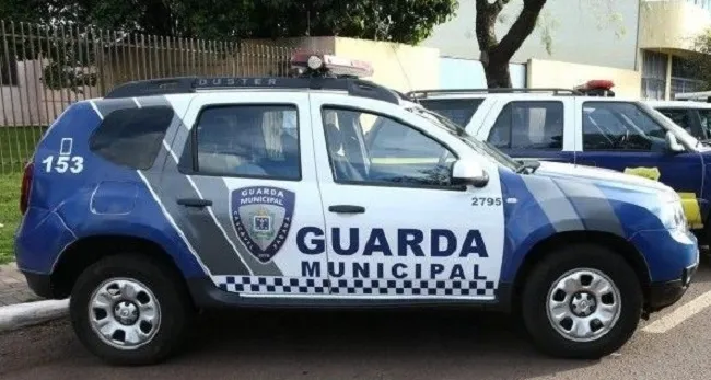 Homem é detido após ameaçar avó e causar danos em residência em Cascavel