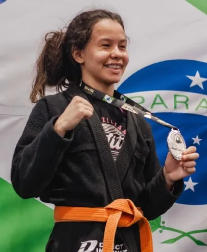 Jovem cascavelense conquista destaque no kickboxing brasileiro