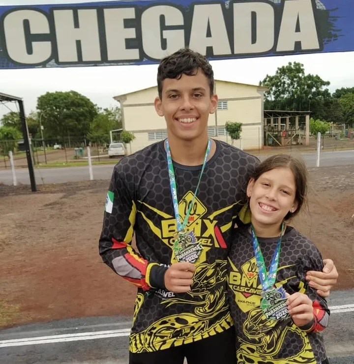 Irmãos de Cascavel sobem ao pódio na abertura do Paranaense de Bicicross