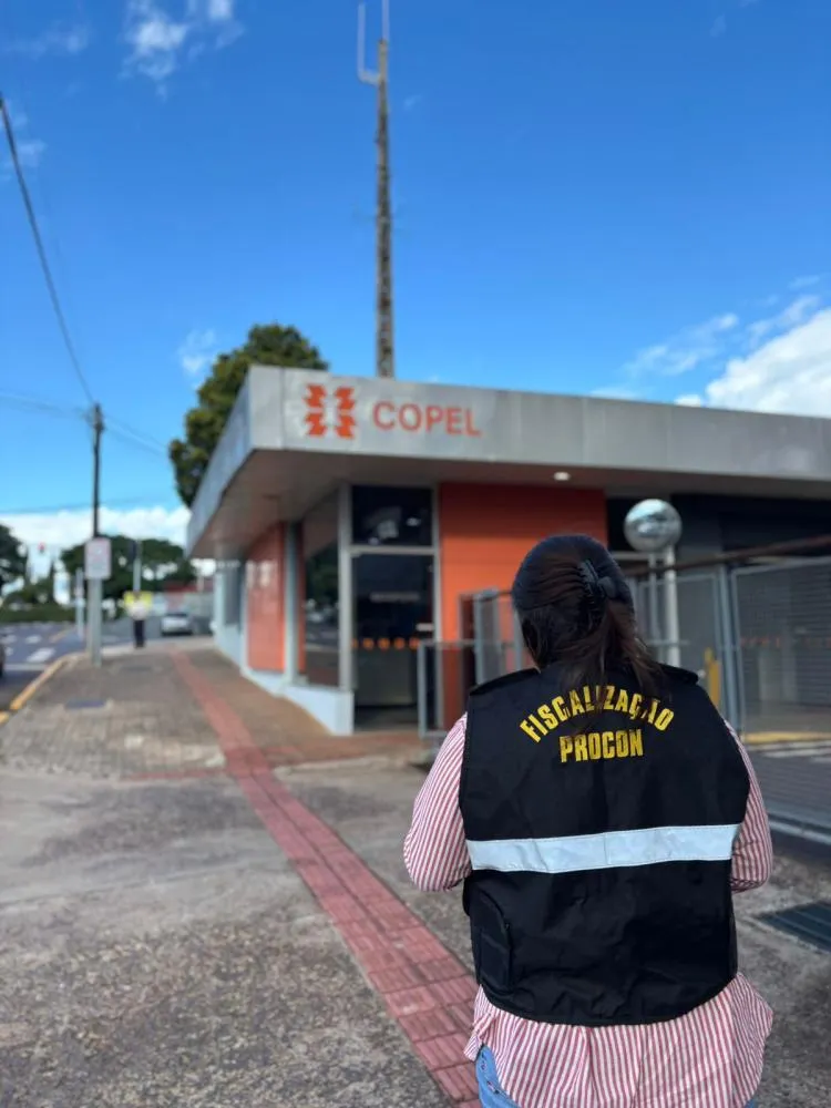 Procon notifica Copel por resíduos deixados após podas em Cascavel