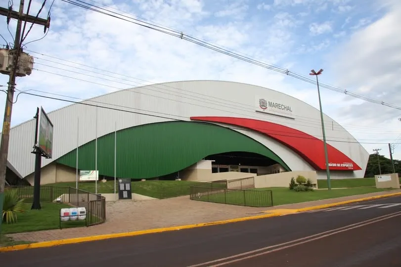 Jogo festivo marca retorno do basquete ao Ginásio Ney Braga em Marechal Cândido Rondon