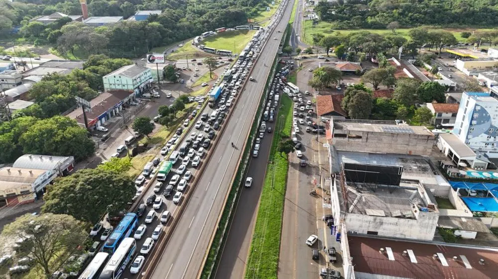 Congestionamento de mais de 2km é registrado na Ponte da Amizade em Foz