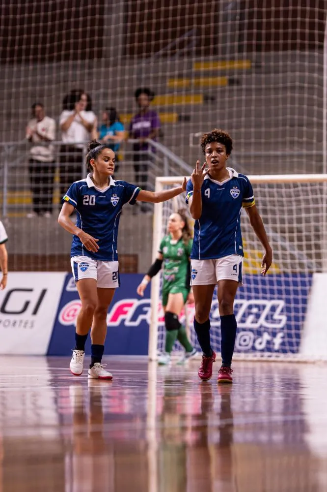 Stein Cascavel goleia fora de casa e mantém 100% na Liga Feminina de Futsal
