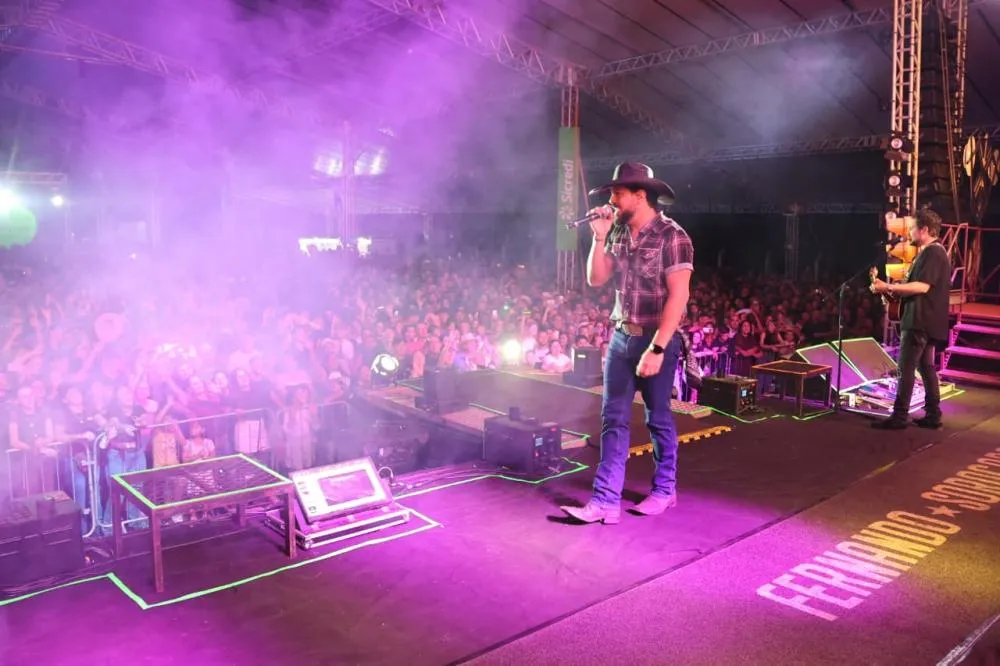 Fernando & Sorocaba reúnem grande público e marcam noite histórica na Expo Rosa 2026