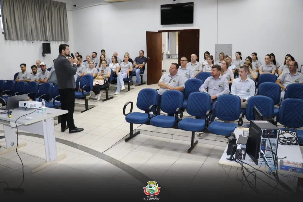 Pato Bragado promove capacitação sobre contratações públicas com uso de Inteligência Artificial