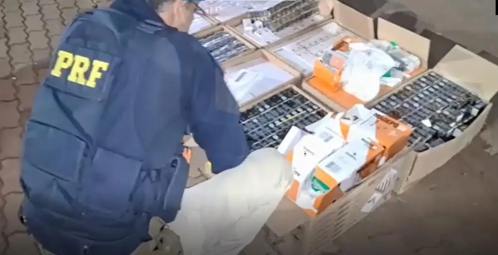 PRF intercepta duas cargas ilegais de medicamentos e anabolizantes em menos de 24 horas na BR-277, em Cascavel