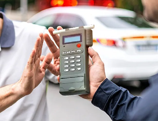 Homem é preso por embriaguez ao volante após sair de bar no Centro