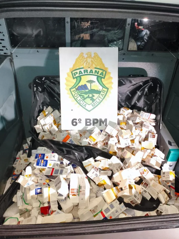 Jovem é presa com cigarros eletrônicos e medicamentos em ônibus