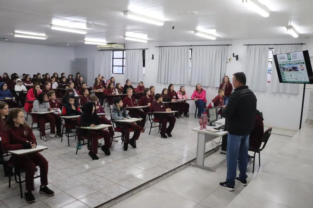  Campanha sobre uso de veículos autopropelidos chega às escolas rondonenses