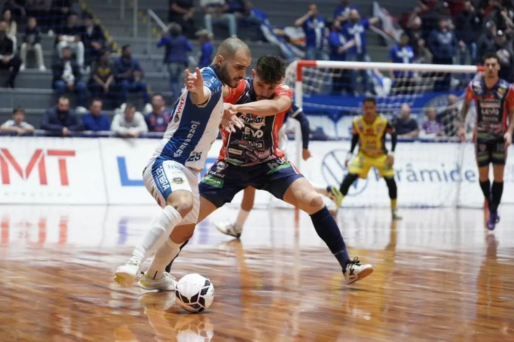 Cascavel luta até o fim, mas é superado pelo Pato Futsal fora de casa pela LNF
