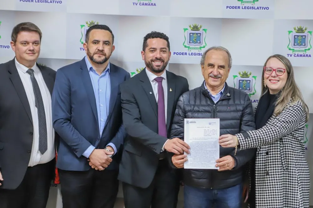 Protocolado projeto com revisão dos servidores e piso dos professores