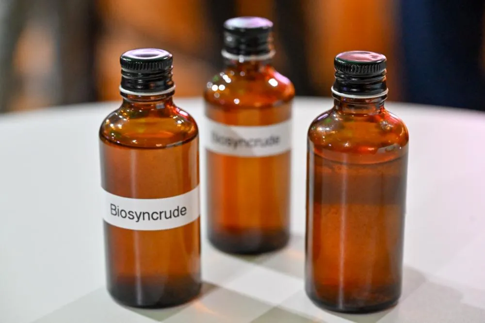 Na COP 30, Itaipu, CIBiogás e Itaipu Parquetec apresentam primeira amostra de bio-syncrude do Brasil