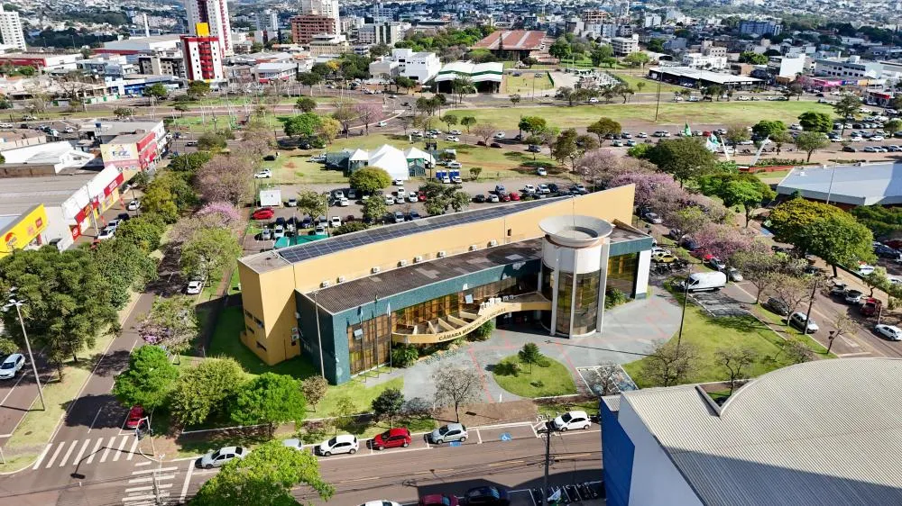 Projetos que reajustam salários de servidores municipais vão a plenário em Cascavel