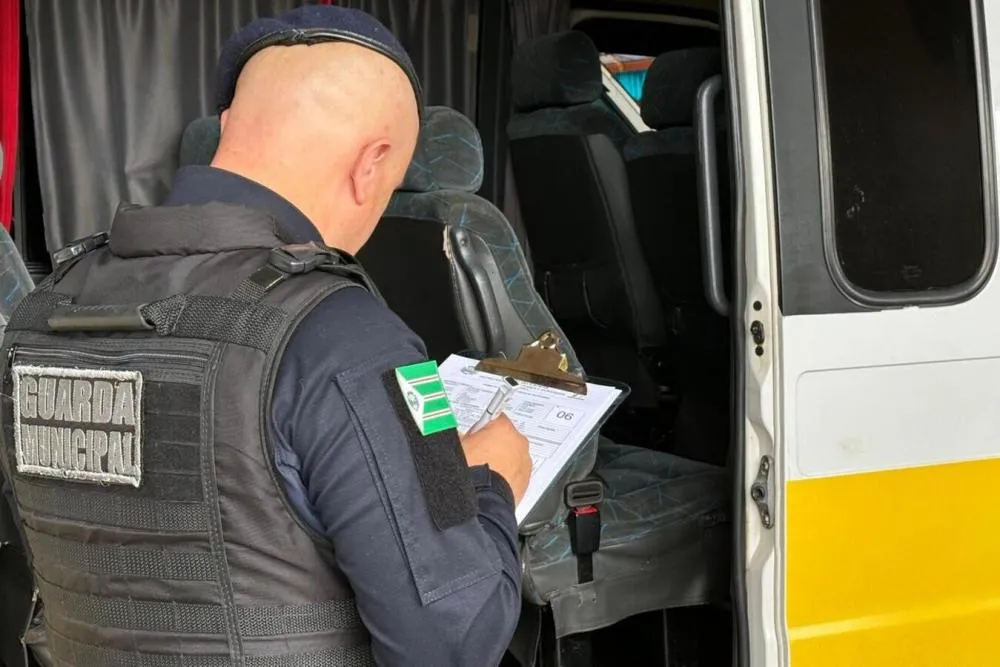 Prefeitura de Toledo esclarece recolhimento de ônibus de transporte