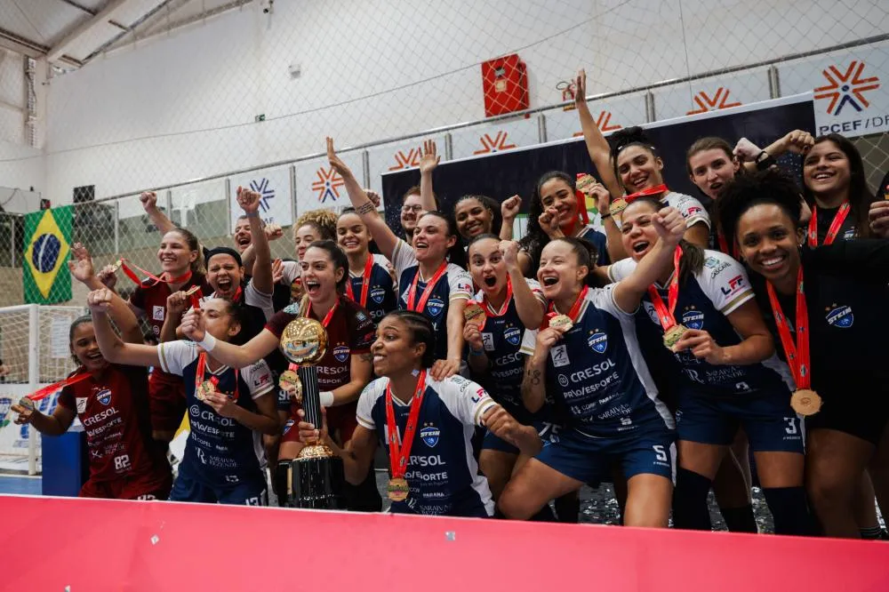  Futsal feminino Stein Cascavel goleia Barateiro e conquista o tricampeonato da Supercopa